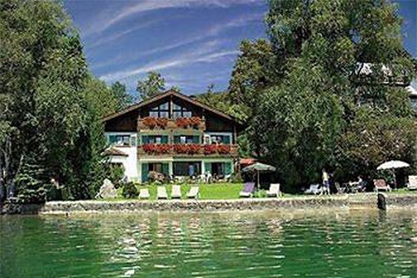 Schmetterer am See